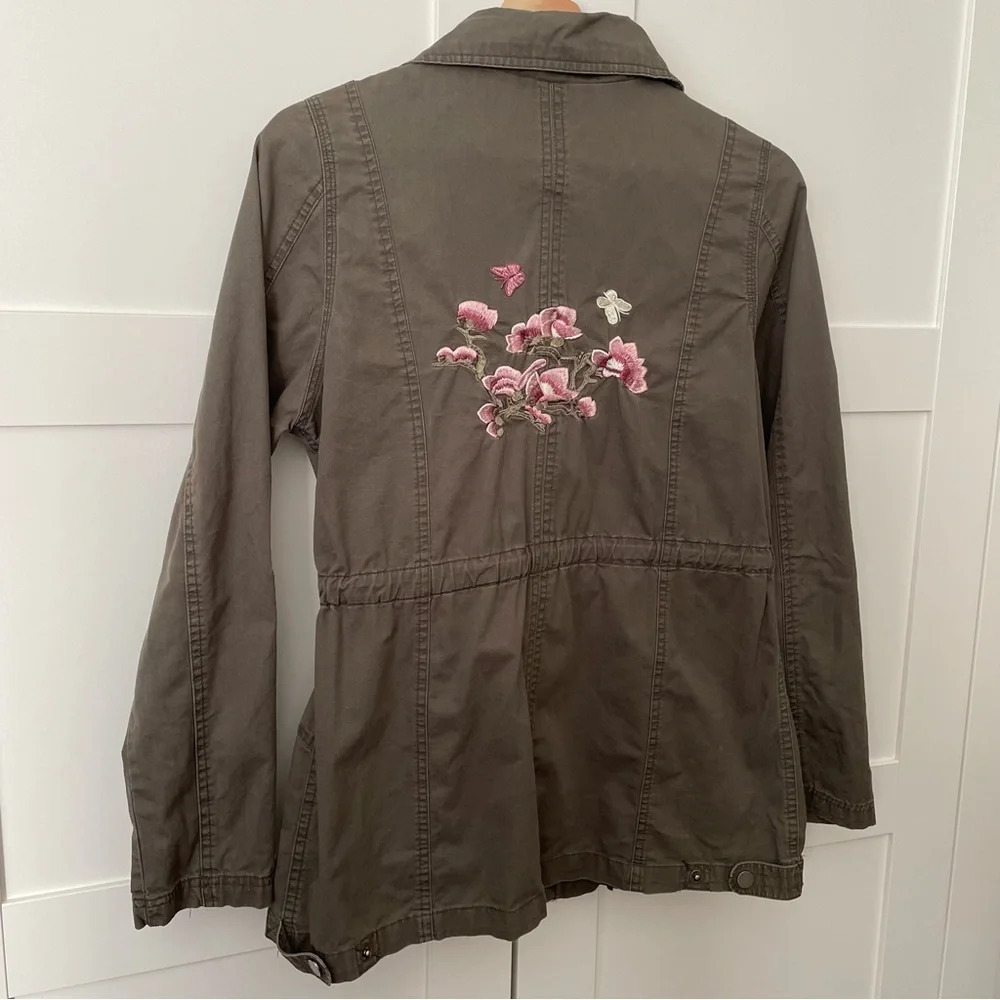 Army Green Jacket W/ Pink Flower Embroidery Small Boho Grunge 90’s Y2K - Picture 2 of 14